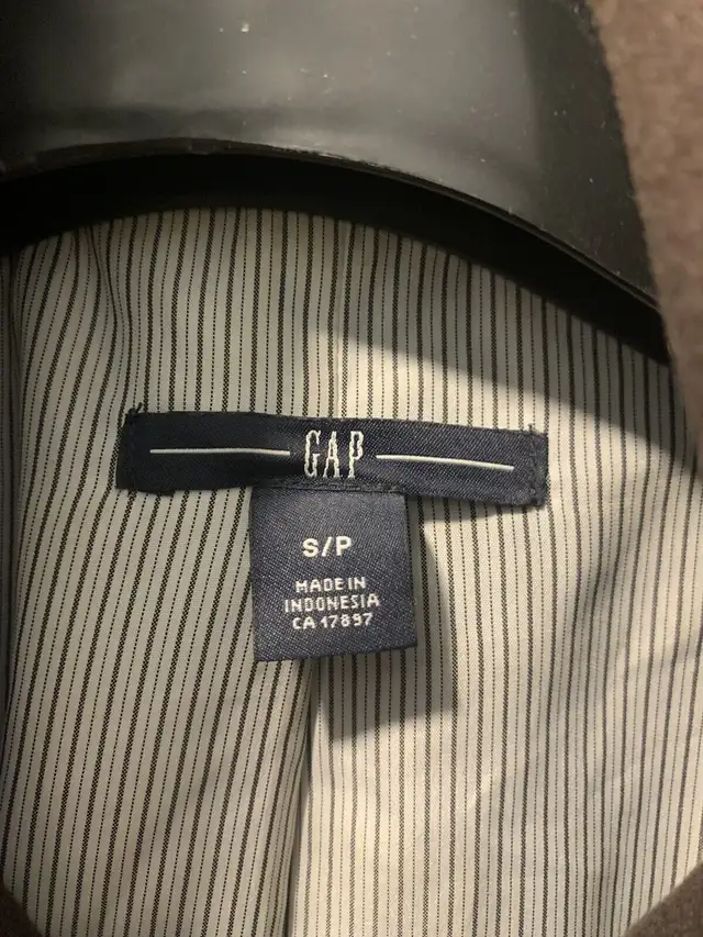 Gap Women’s jacket in Women's - Tops & Outerwear in City of Toronto - Image 3