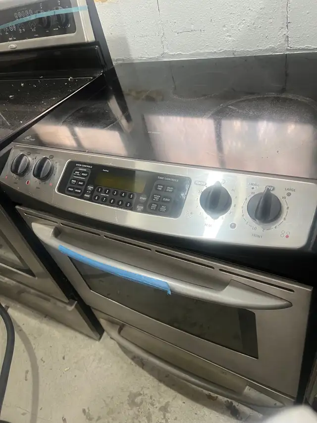 24 w slide in electric apartment stove range oven  in Stoves, Ovens & Ranges in Mississauga / Peel Region - Image 2