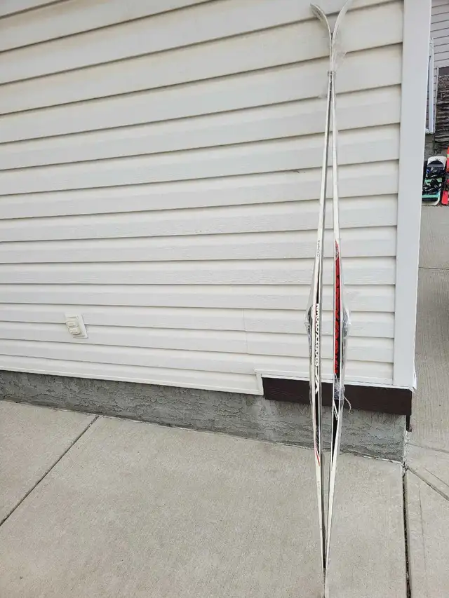 New Fischer XC Sporty Crown cross country ski 197cm in Ski in Calgary - Image 2
