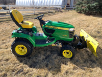 John Deere X738