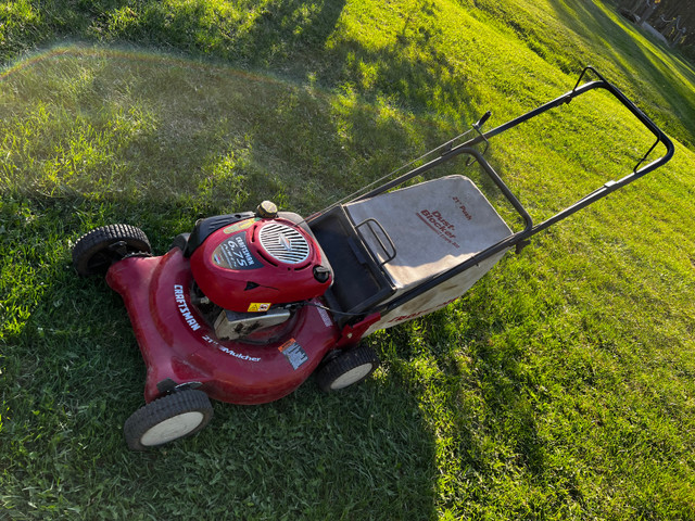 Craftsman 21” push mower in Lawnmowers & Leaf Blowers in St. Albert