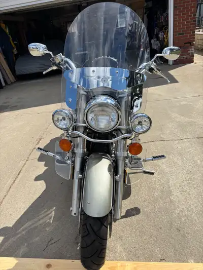 2000 Roadstar Yamaha Crusier motorcycle comes with a large clear windshield and chrome accents. bund...