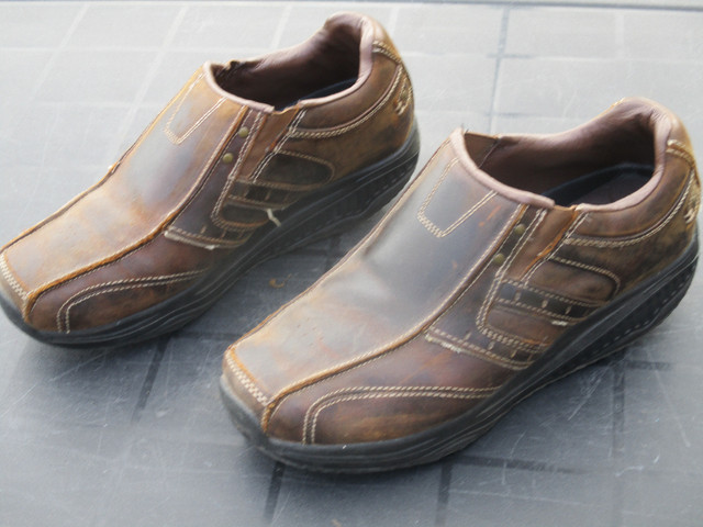 Skechers shape ups brown top
