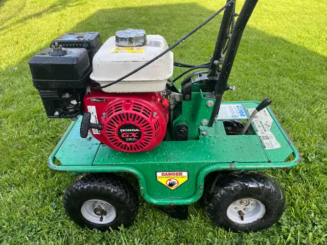 Billy goat Sod cutter SC121H with Honda engine in Lawnmowers & Leaf Blowers in City of Toronto - Image 3