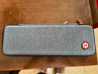 Low profile keyboard carrying case