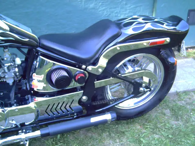 2011       MOTORCYCLE in Street, Cruisers & Choppers in Kelowna - Image 6