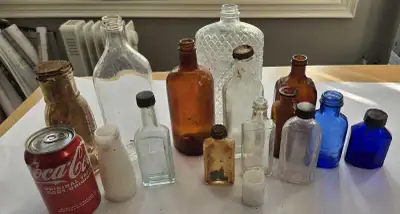 - Vintage bottle collection - various shapes, sizes and color. - some bottles have staining - 15 bot...