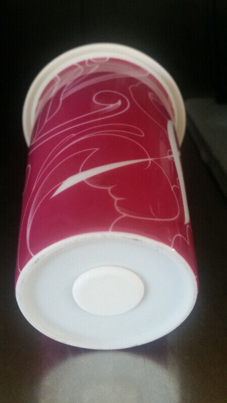 Ceramic thermal travel mug with tight fiting silicone lid 12 oz in Kitchen & Dining Wares in City of Halifax - Image 4