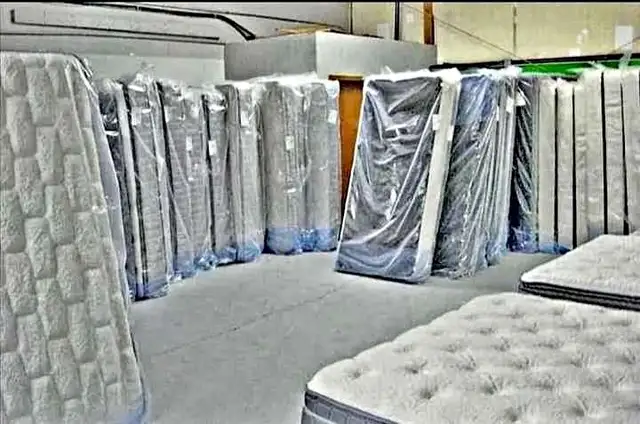 Box spring for sale in Beds & Mattresses in City of Montréal - Image 2
