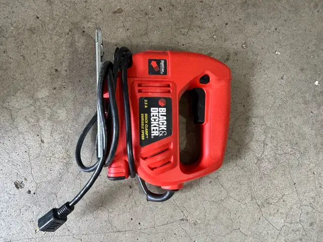 Black & Decker Jigsaw in Power Tools in Kitchener / Waterloo - Image 2
