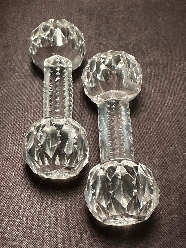 Pair of Vintage Cut Glass Knife Rests / Barbells (3.5 inches) in Arts & Collectibles in Edmonton - Image 4