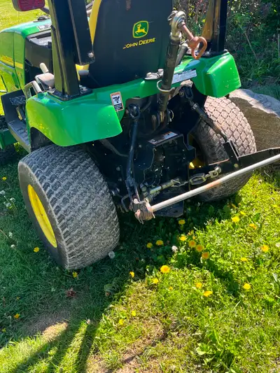 John Deere 2305 utility tractor 24 H.P. Hydrostatic drive. Front, mid and rear PTO 3 point hitch Qui...