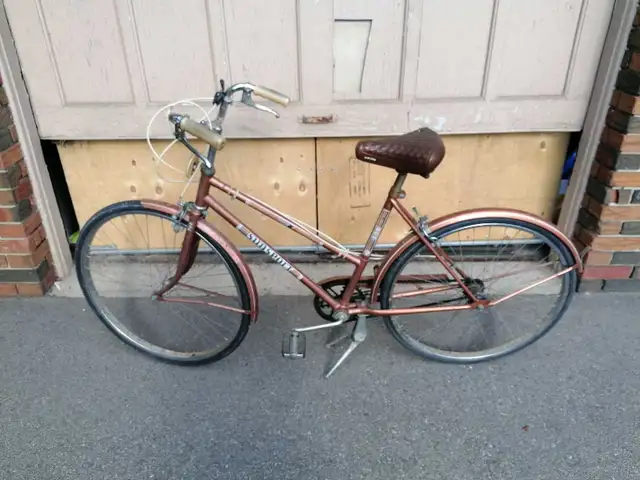 Vintage CCM Sun Sport Ladies Bike - Brown in Kids in City of Toronto - Image 2