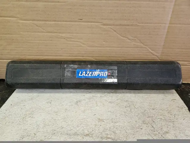 Laser level 16" with plastic case in Hand Tools in Belleville - Image 5