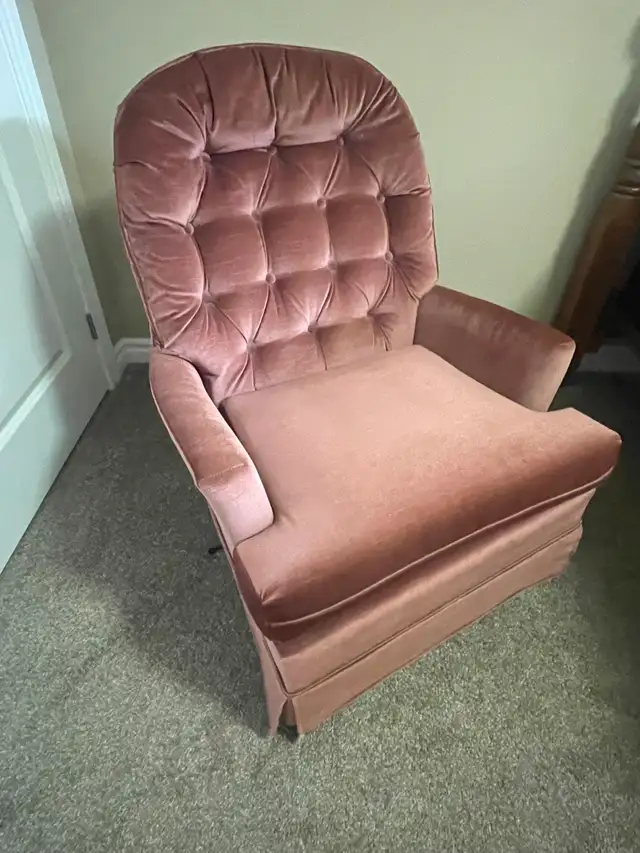 Antique Chest & Beautiful Quality Furniture Estate Collection in Dressers & Wardrobes in Brantford - Image 11
