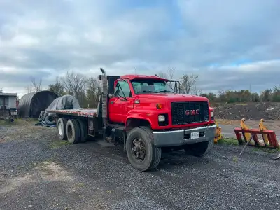 98 top kick tilt and load 20k nrc deck 3116 cat 8LL Was used all last year Low km 325 xxx Comes with...