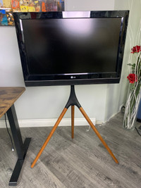 Artistic Wooden Tripod/Easel Studio TV Stand with Swivel