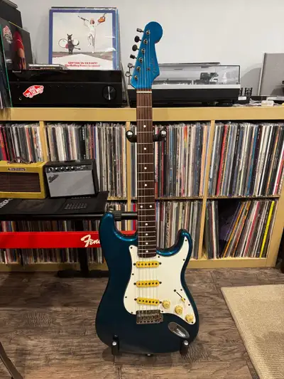 Fender Japan 40th Anniversary 62 Strat w/ matching headstock, View more