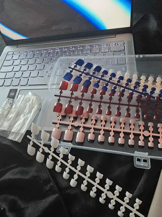 7 different color press on ToeNails and Bracelet with ring63738353657857122