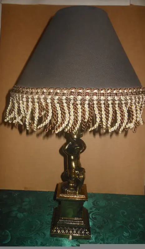 Vintage brass table lamp in Indoor Lighting & Fans in City of Montréal - Image 7