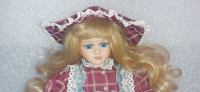 Victorian style 9 inches doll. Blonde. Excellent Condition!