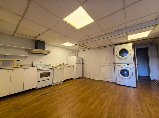 3 1/2 furnished near metro station for rent