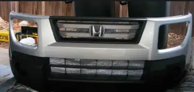 Front bumper: Grille and emblem. Foglights: