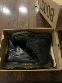 Women’s doc martens boots size 8