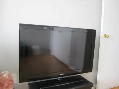 Samsung LN40B530 1080p LCD HDTV, View more