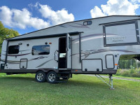 ​2015 Rockwood Signature Ultra Light from Forest river.​