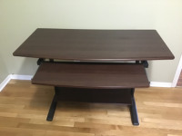 Table avec tiroir-tirette pour ordinateur