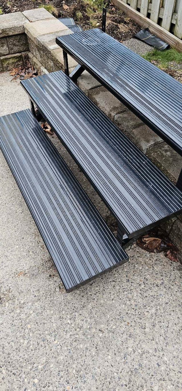 Aluminum stairs in Other in Hamilton - Image 2