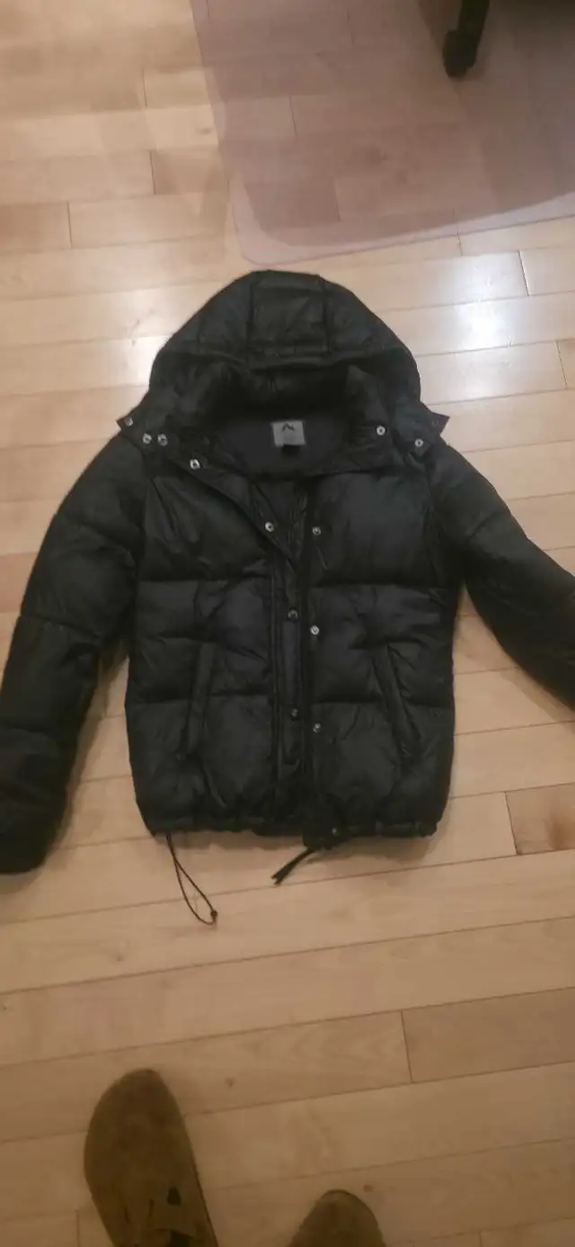 Mc Kinley hooded puffer jacket XS/TP in Women's - Tops & Outerwear in City of Montréal - Image 7