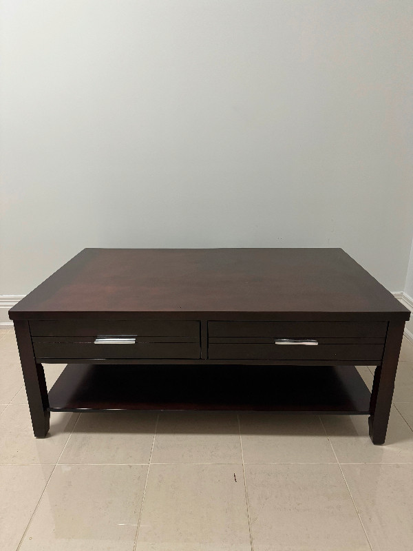 Coffee table in excellent condition. Must go! in Coffee Tables in Markham / York Region