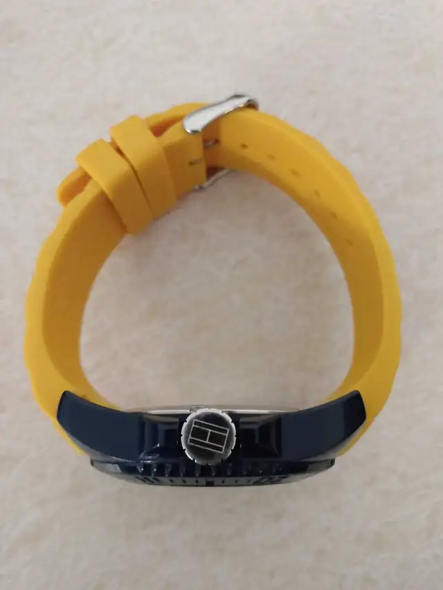 HILFIGER Date Watch in Jewellery & Watches in London - Image 4