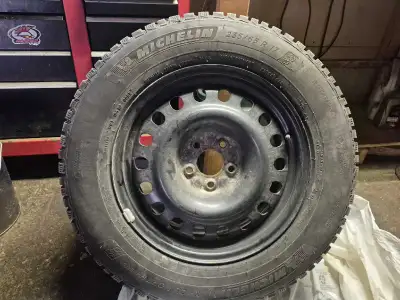 Pneu presque neuf seulement 1 hiver( pas beaucoup de route ) j'ai changer de voiture et ne concorde...