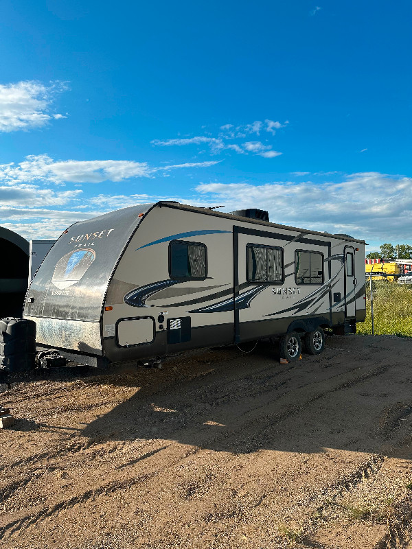 Sunset Trail 27’ in Travel Trailers & Campers in Calgary - Image 2