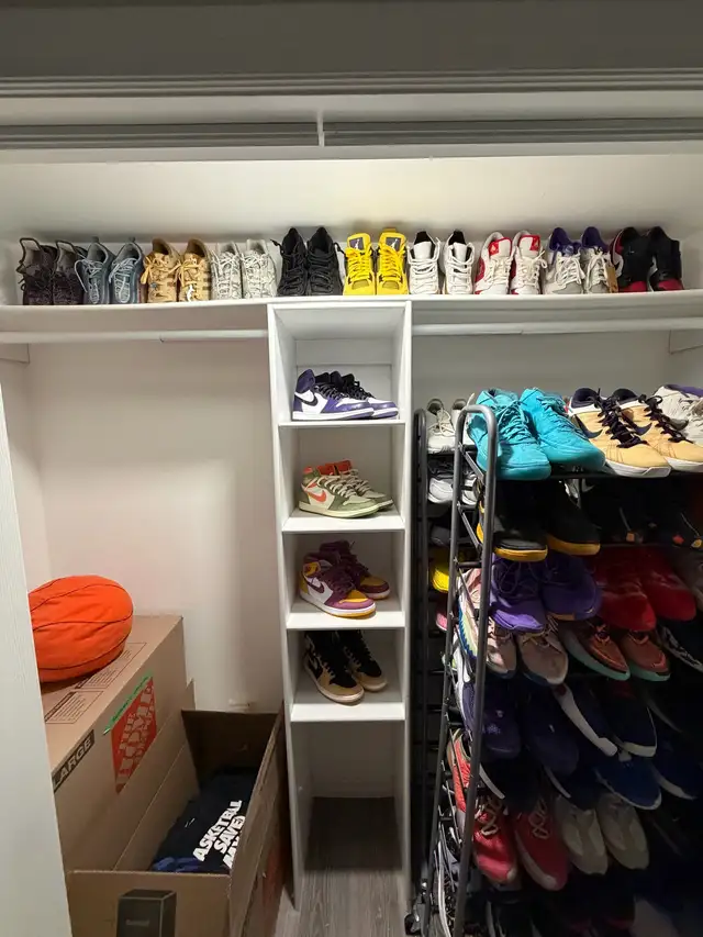 Sneakers in Men's Shoes in Oshawa / Durham Region - Image 2