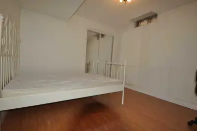 One spacious bedroom on 2nd floor is for rent. Steps to Sheridan College, private bedroom, Shared ki...
