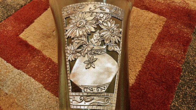 Vase d’Espagne appliqué de zinc / Spain vase with zinc plate dans Art et objets de collection  à Ville de Montréal - Image 2