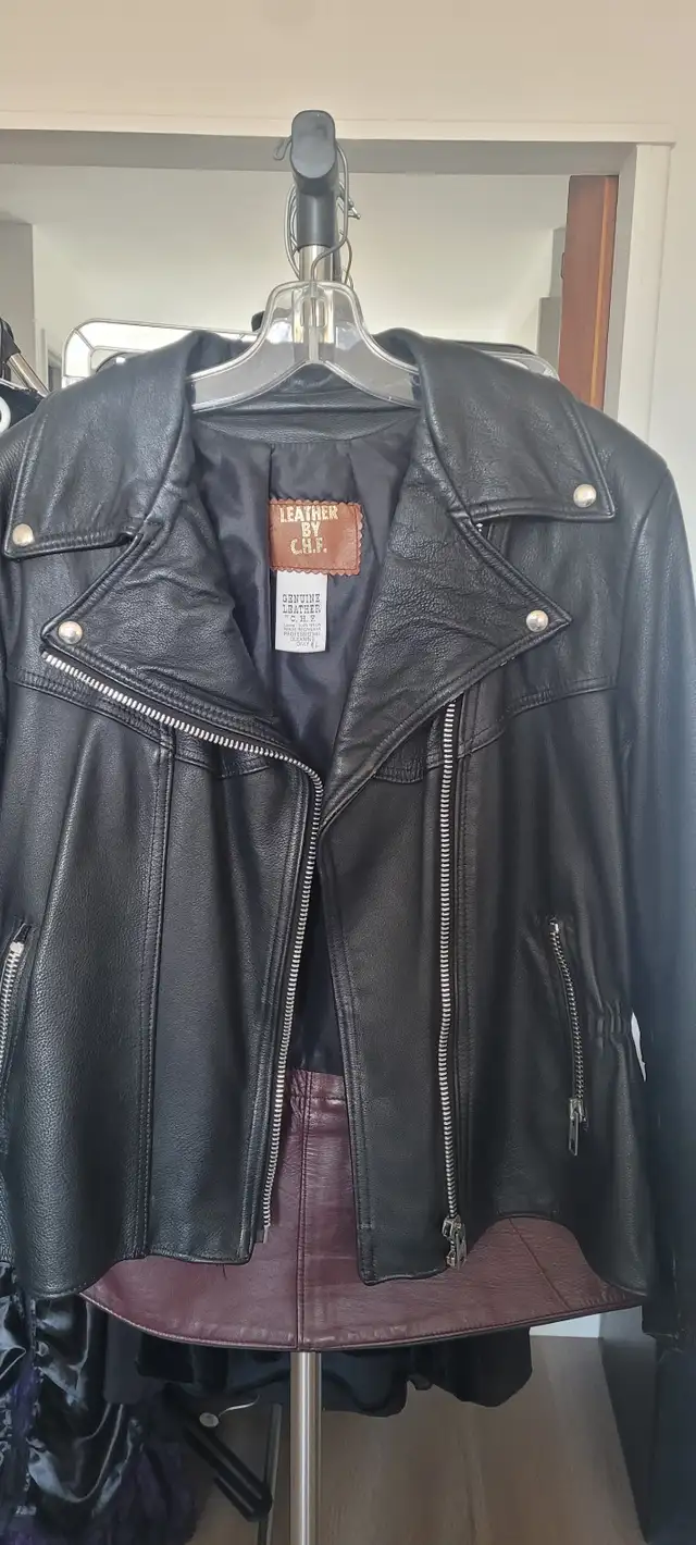 Vêtements gothiques et mode alternative taille plus 1X 2X 18 20 in Women's - Tops & Outerwear in Sherbrooke - Image 6