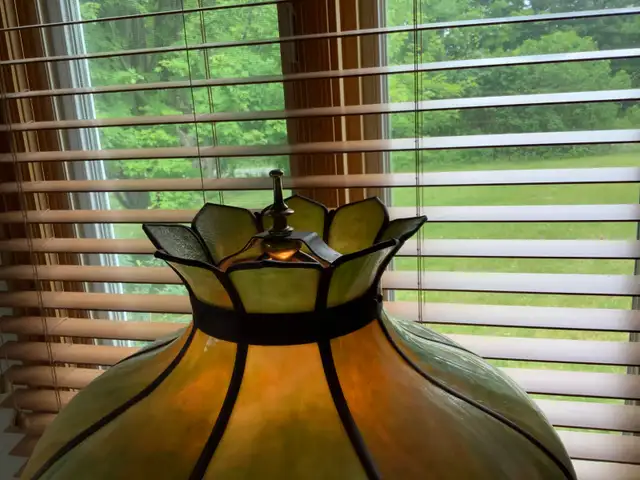 C1900 Gothic Vic 6 Panel Slag Glass Tiffany Style Cast Iron Base in Indoor Lighting & Fans in Belleville - Image 5