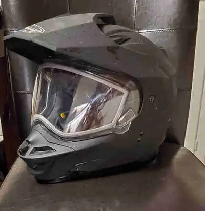 GMAX Snowmobile Helmet with Visor Size XL No scratches on visor