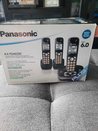 Panasonic kx-tg4033c 3 cordless home phones w/ answering machine