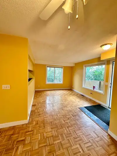 COZY 2-Bedroom Unit with Garage in the Heart of International Av