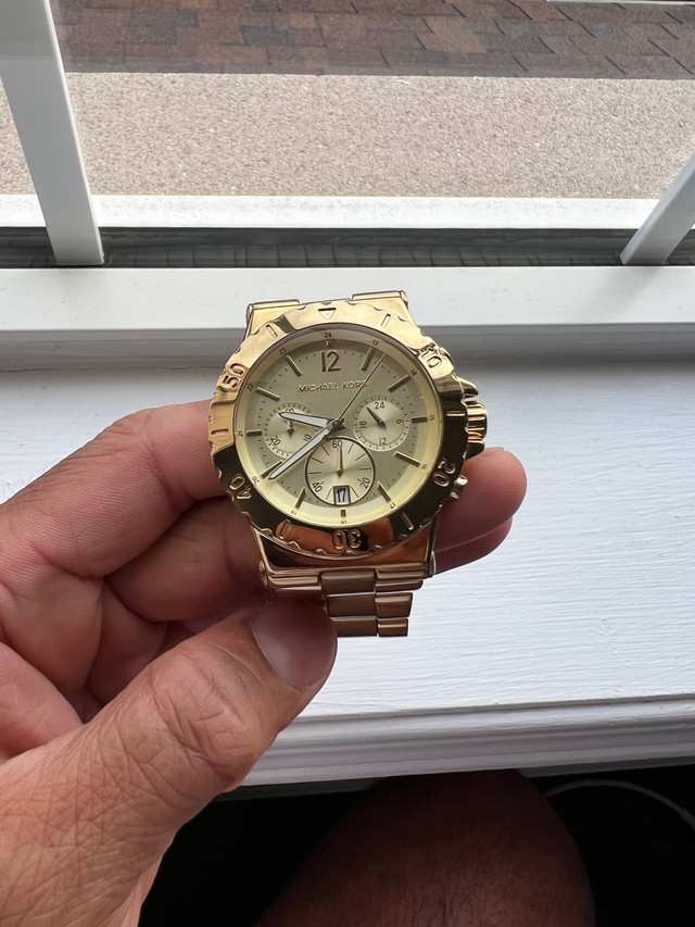 Used gold Michael Kors watch  in Jewellery & Watches in Markham / York Region