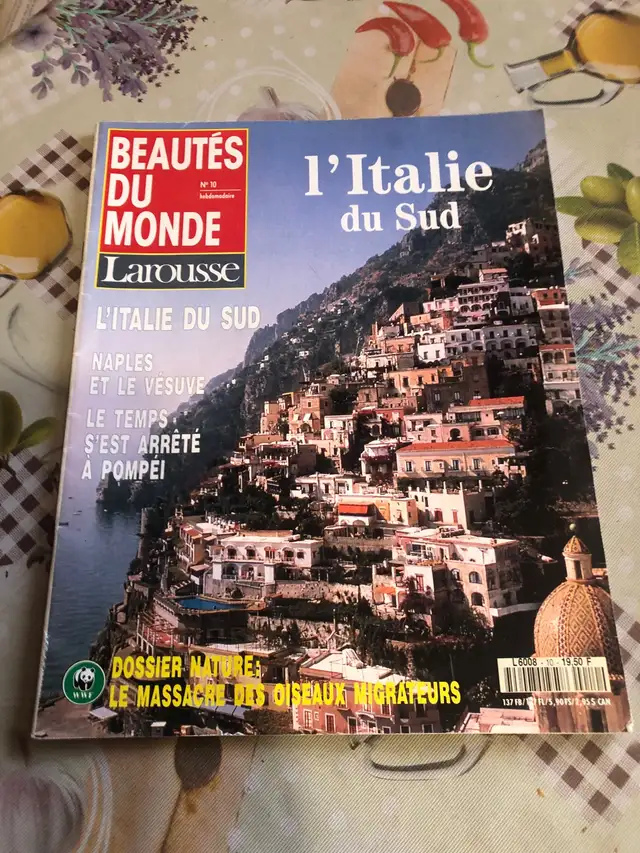 2 revues beauté du monde Larousse,10$ chaque  in Magazines in Longueuil / South Shore - Image 3