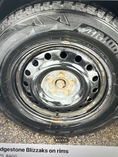 4 Blizzaks in great condition P235/70 R17 Rims included