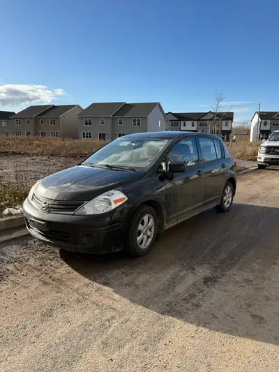 Selling this beautiful Nissan Versa for a family friend. Low KMS at 164000. Brand new MVI, with grea...