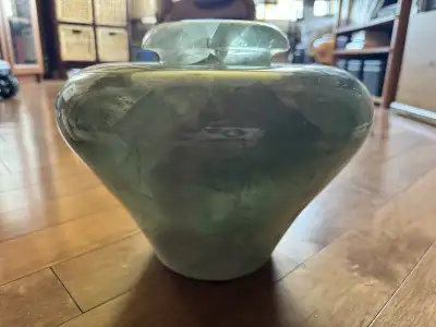 Large Taiwan jade vase, View more